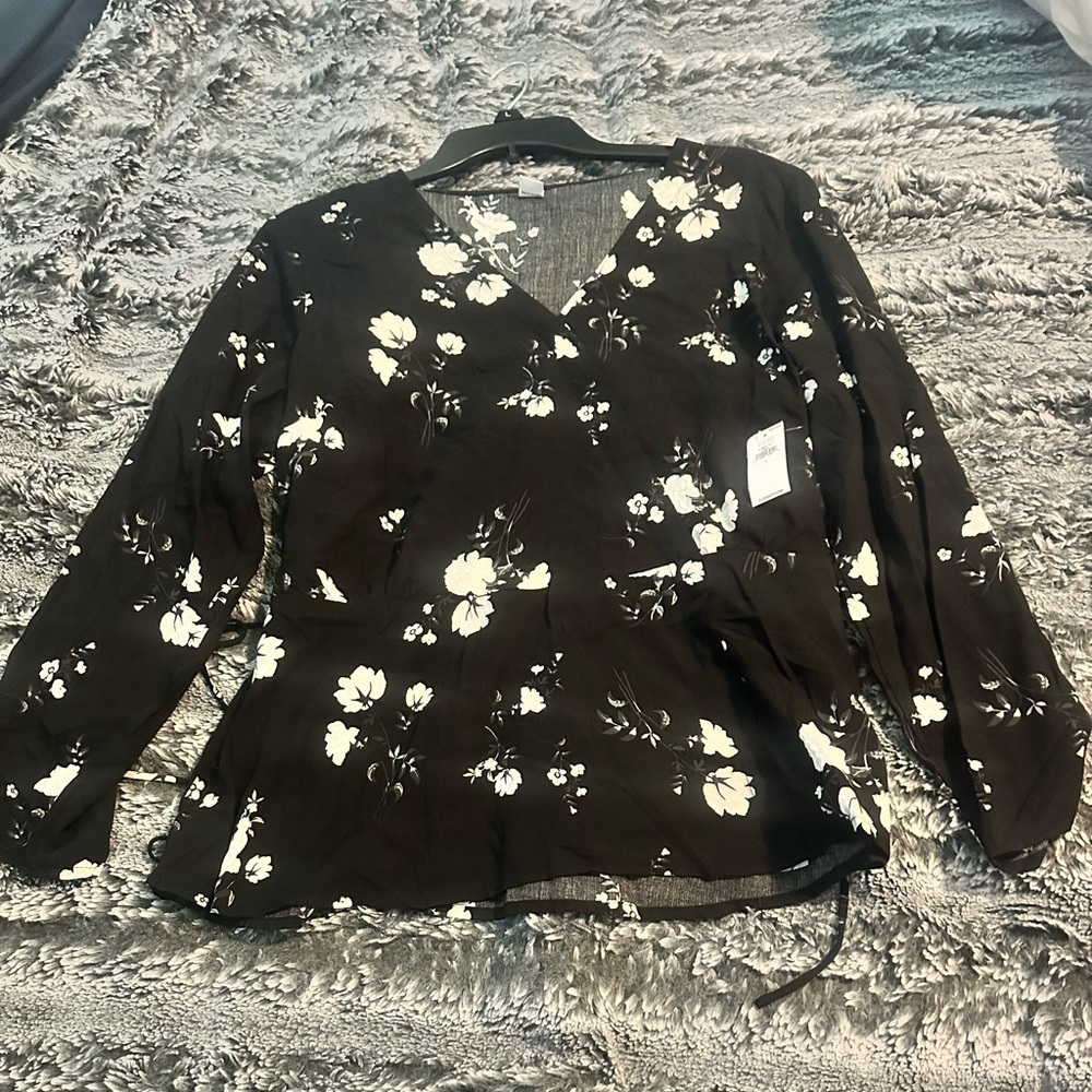 Old navy flower blouse